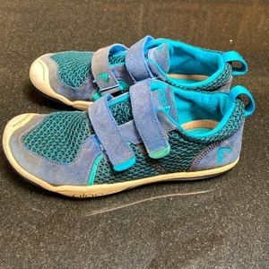 PLAE Ty shoes size 2Y